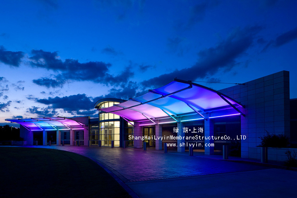 中華全國總工會勞動模范技術(shù)交流學校、兩岸工會交流基地一期室內(nèi)運動館鋼結(jié)構(gòu)吊裝施工（一）